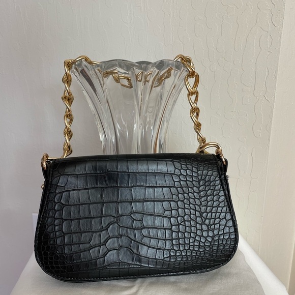 Elegant Black Faux Croc-Embossed Purse with Gold Chain - Picture 3 of 8